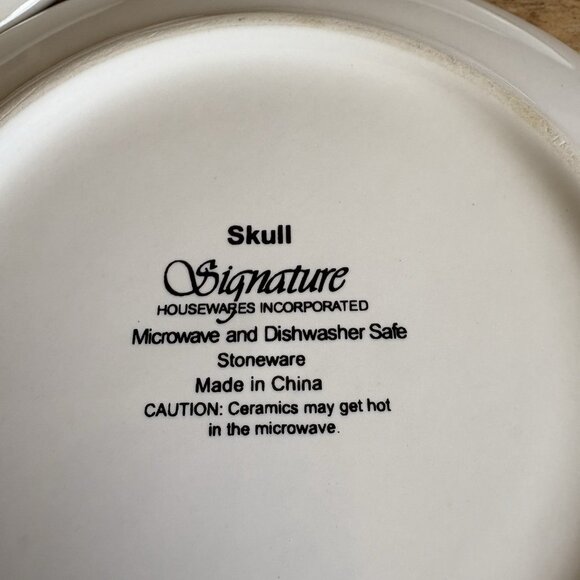 Signature Housewares SKULL & CROSSBONES Snack Plates Set of 5 - Picture 4 of 5